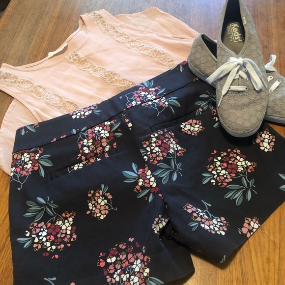 Loft Floral Shorts 🌸💐🌷🌼 - Picture 5 of 8